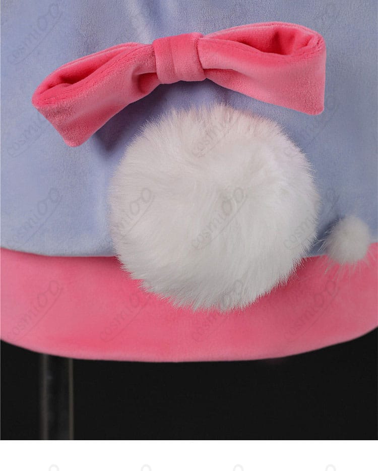 背面の尾状装飾ディテール。取り付け位置とボリューム感を確認