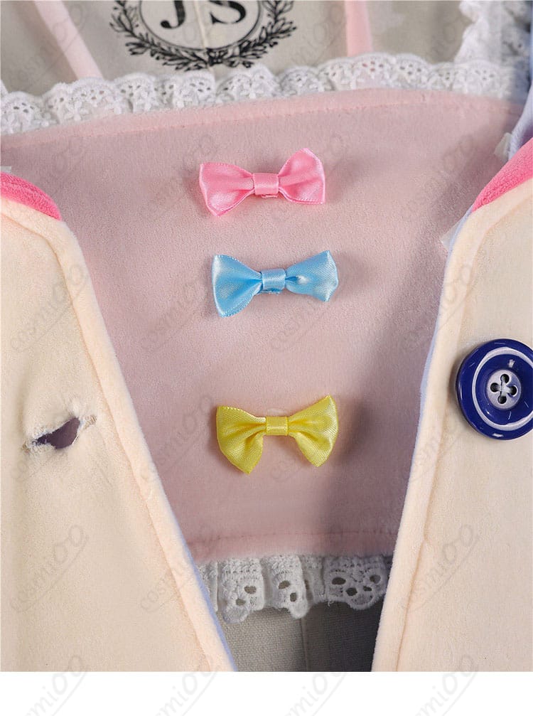 衣襟のリボン装飾ディテール。結び目の立体感と配色を再現