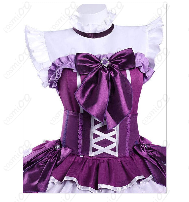 襟元の装飾とトリムの近接ディテール