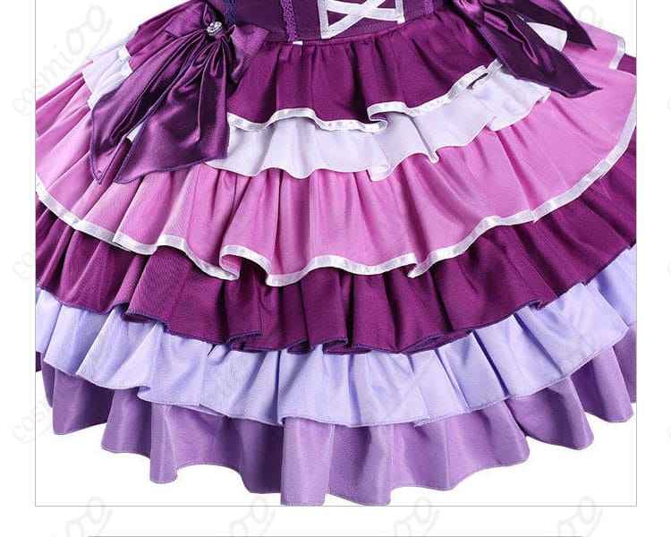 スカート裾の装飾とレイヤー構成ディテール