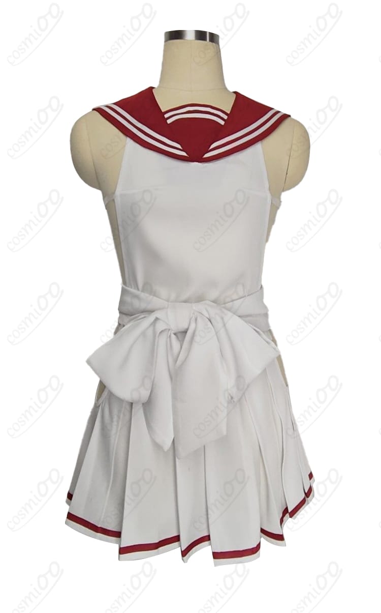 プリーツスカート背面ヨーク付近の仕様。プリーツの開き加減と後ろ姿の見え方