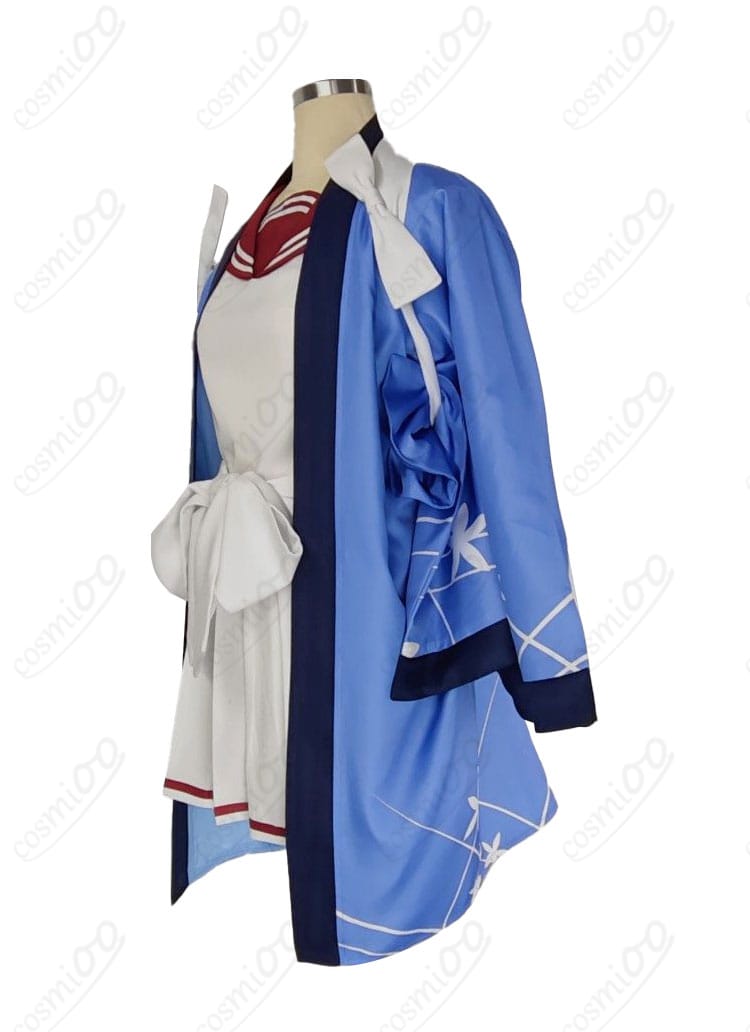 不破レンゲ 修行部制服コスプレの側面シルエット。羽織の落ち感とプリーツのラインが見える