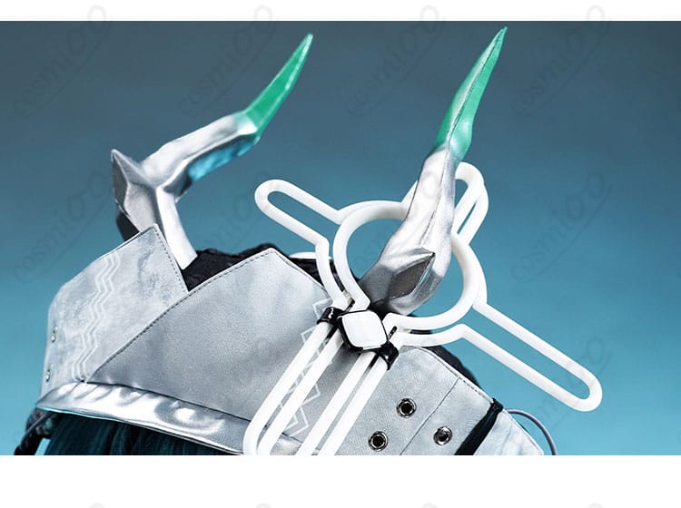 頭飾りとバンダナの質感・留め具ディテール