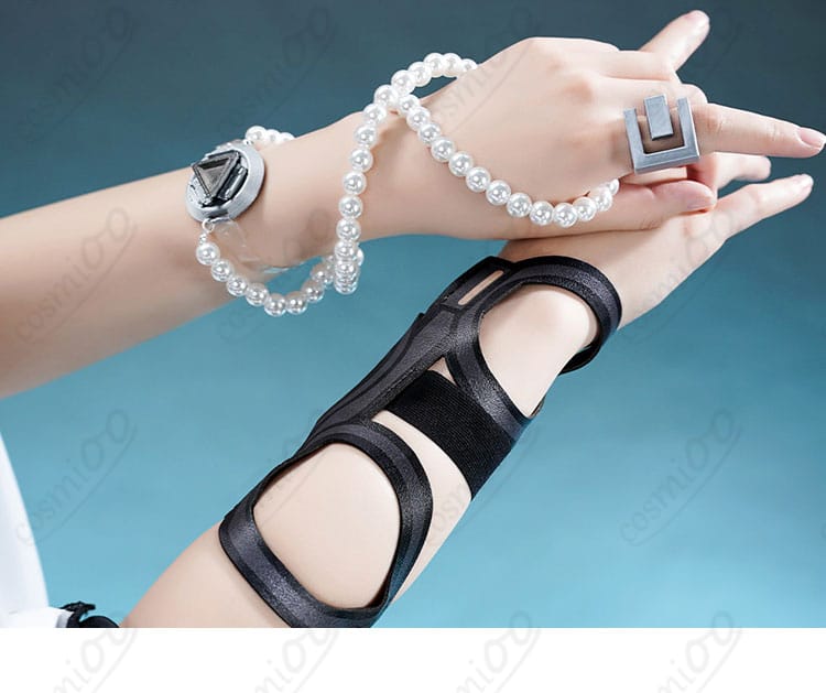 指輪と手首飾りのデザインと光沢感