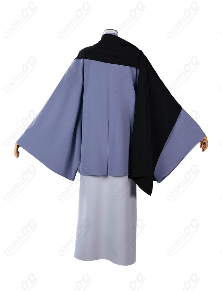 袖口と縫製のアップ。生地の発色と二重縫いの仕立て、撮影で映える和装の質感。