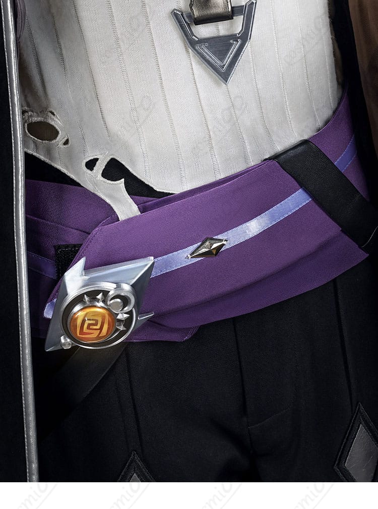 腰周りのベルトと神の目、外装飾のディテールが分かるアップ