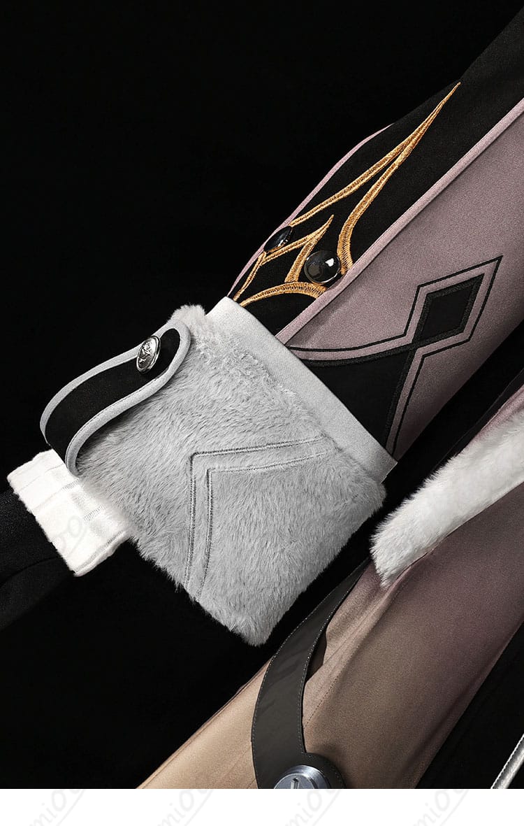 袖口の装飾・アームカバー・刺繍意匠のクローズアップ