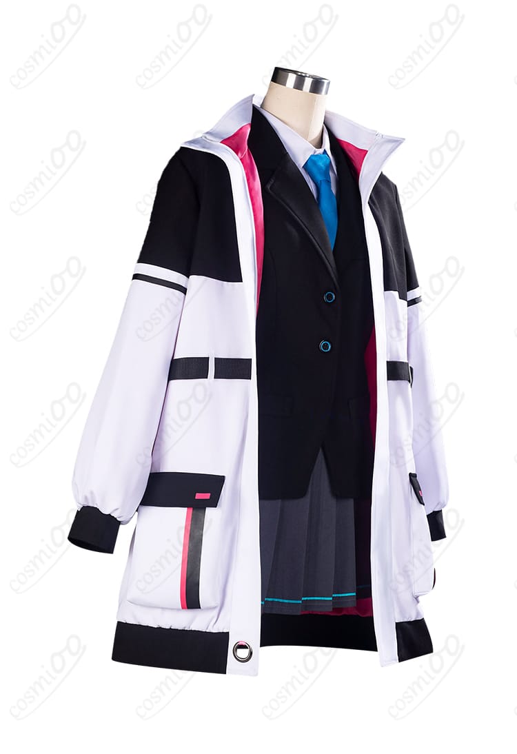 ブルーアーカイブ ケイ 制服コスプレのコートとスカートを側面から撮影しシルエットを強調
