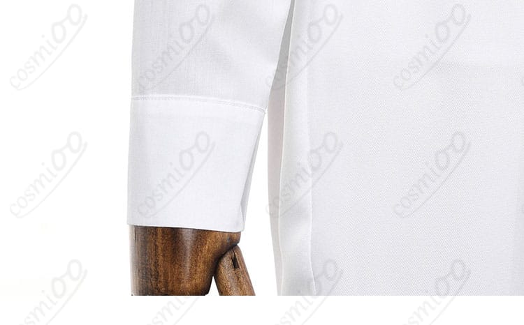 長袖カフスのボタンとパイピングの近接