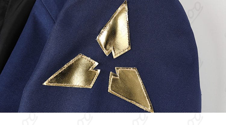 肩と袖の装飾ライン・エポレット風ディテール