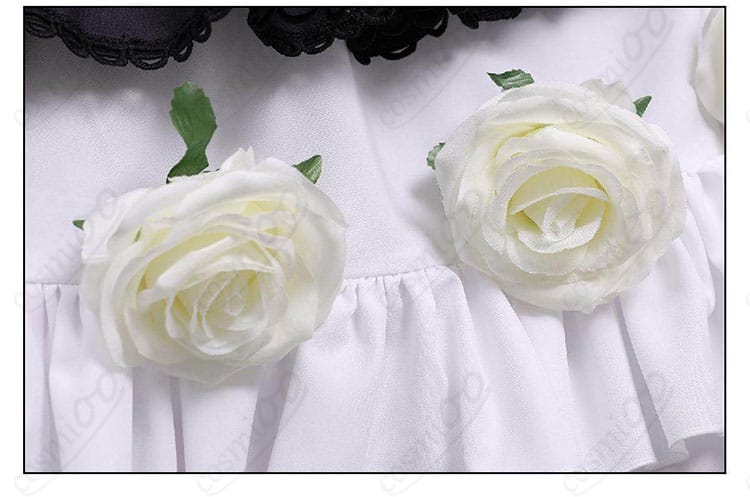 花飾りのクローズアップ。質感と色味のコントラストが分かる