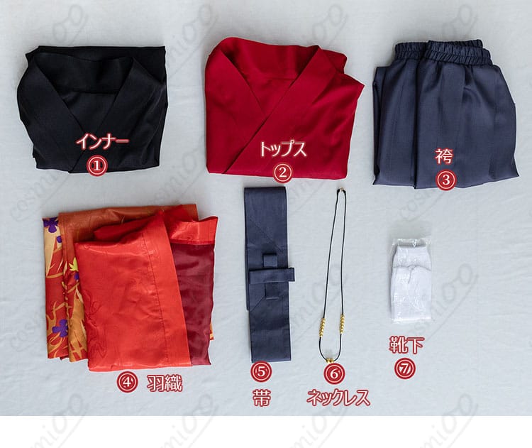セット内容の平置き一覧。羽織、トップス、インナー、袴、帯、ネックレス、靴下が揃う