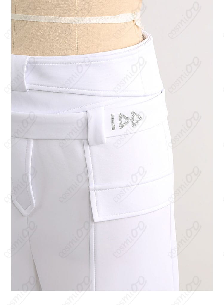 腰回り装飾ディテール（ベルトと留め具の仕様）