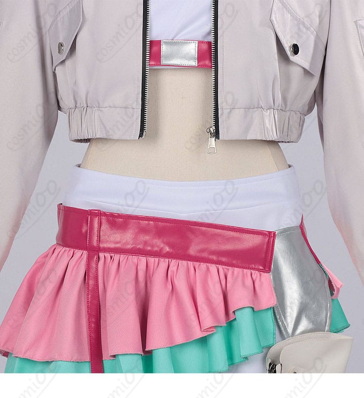 腰ベルト装飾のアップ。バックル形状とステッチ、位置調整のしやすさが分かる。