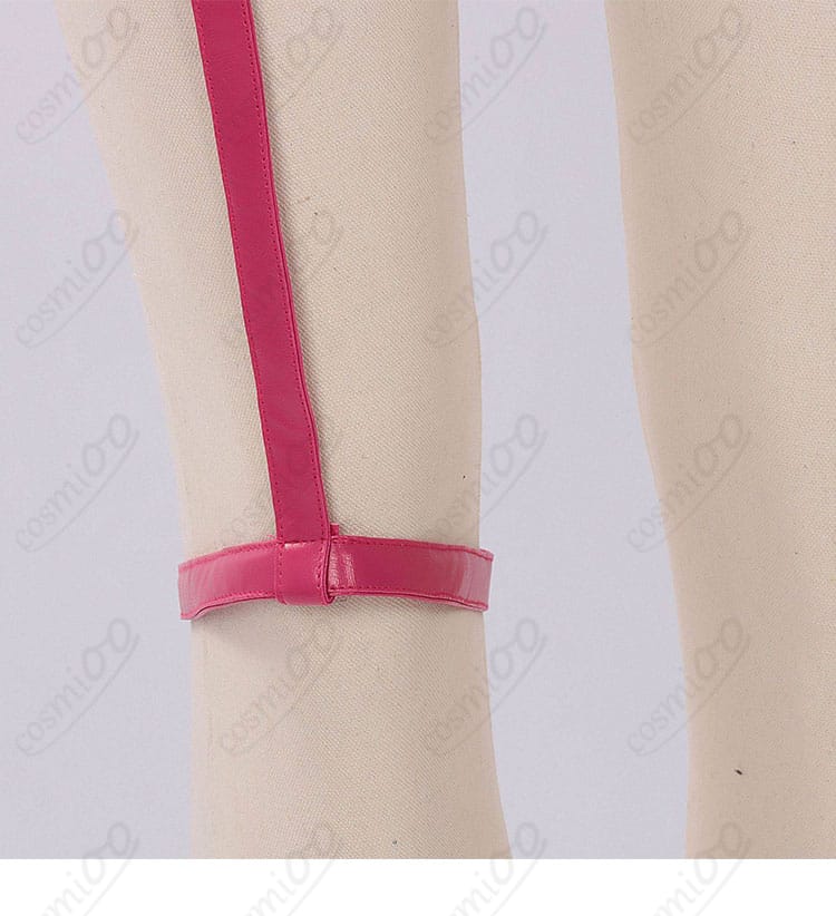 脚部アクセントの近接。ショートパンツ着用時のラインとコーデの相性を表現。