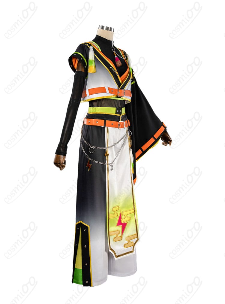 衣装右側面のベルト位置とシルエット