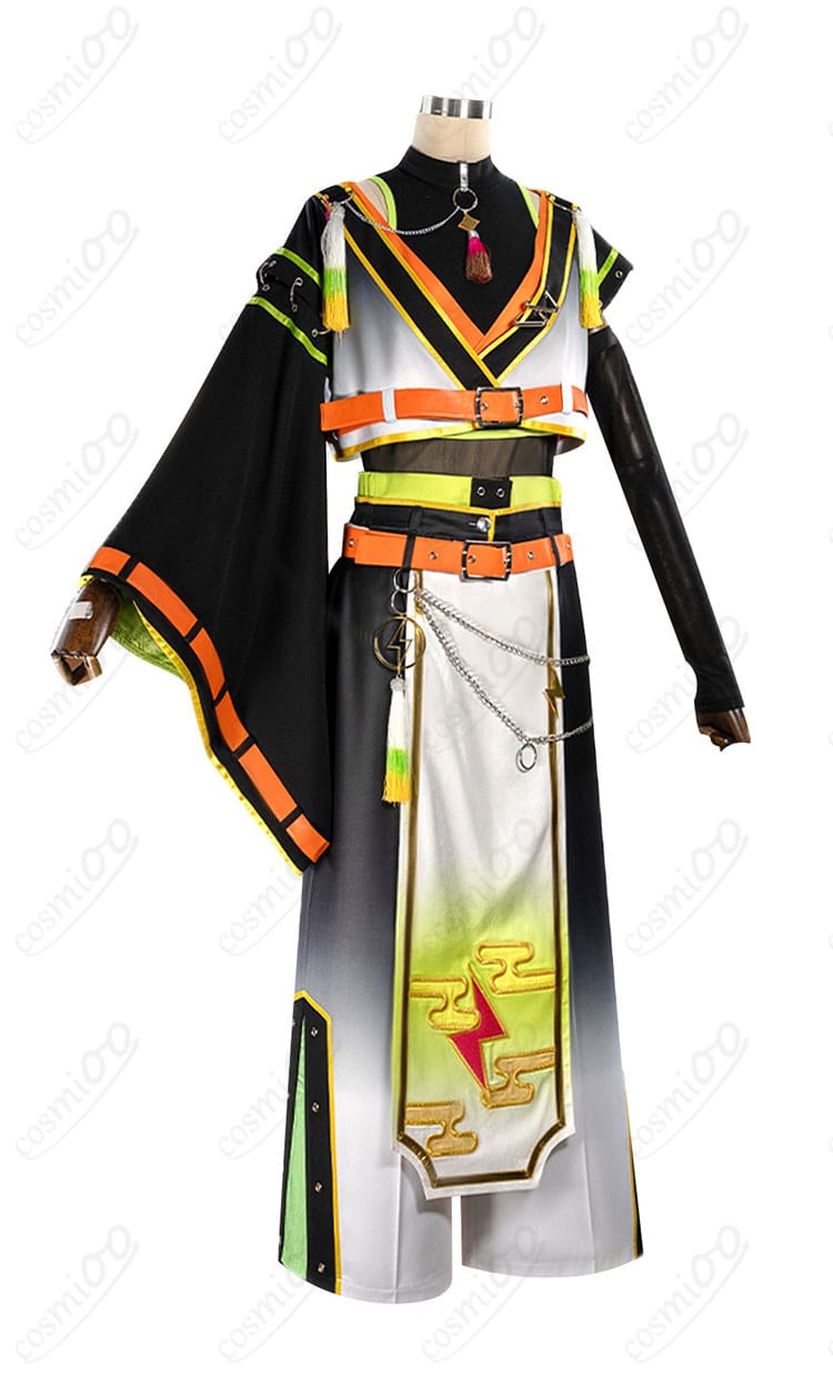 右袖の装飾と切り替えラインのディテール