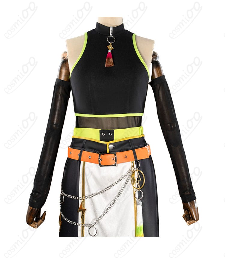 上着の胸元装飾と金具ディテールの接写