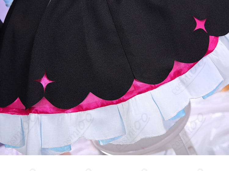 スカート裾レースとフリルの重なりディテール