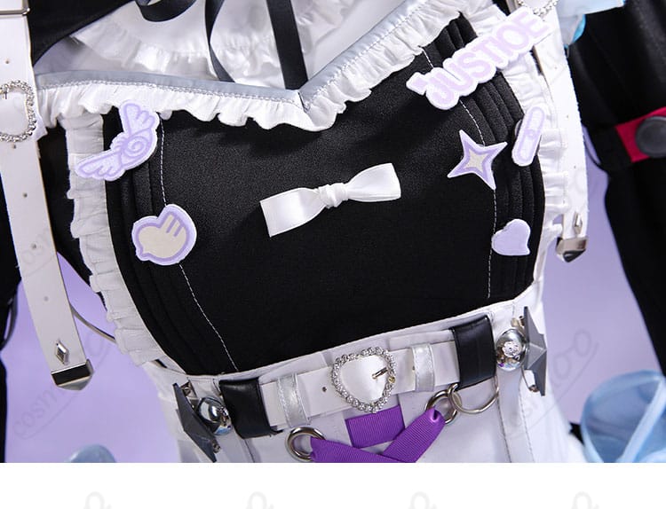 前合わせ部分のレースとボタン装飾のクローズアップ