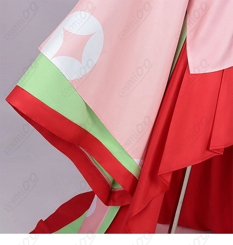 袖口装飾のアップ（和柄縁取りとステッチの仕上げ）