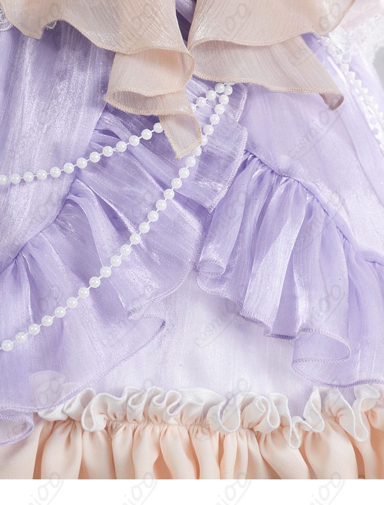 スカート裾のレース装飾とフレア感のディテール