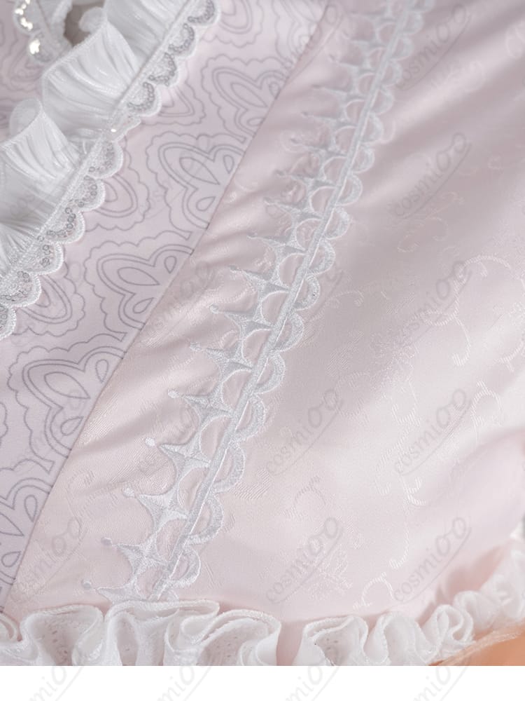 スカートのストライプ・柄装飾の近接ディテール