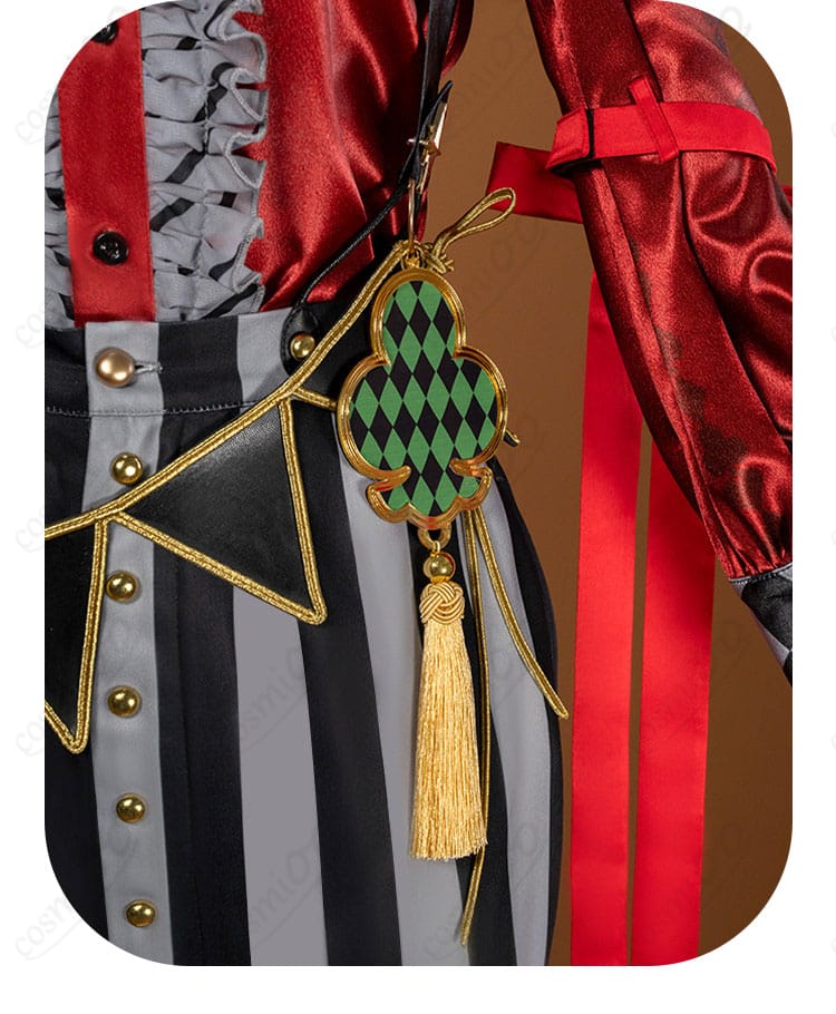 プレイフル・ドレスの腰飾りとベルト意匠の近接画像