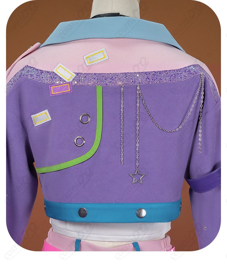 ジャケット背面の装飾・切り替えラインのディテール