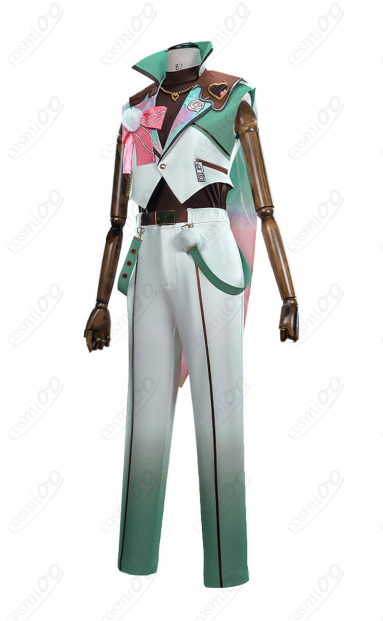 左側ディテール：マントのドレープとコートの縫製ステッチ