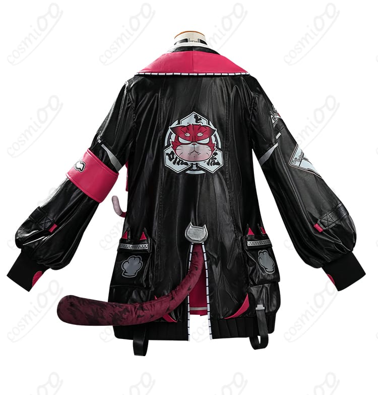 ナナリ・コリンス 制服コスプレ衣装の背面シルエットとコートの後ろ開き構造