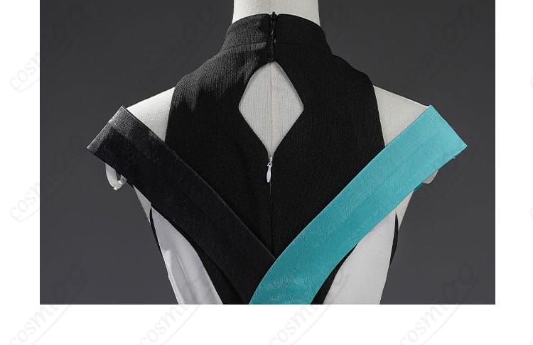 ワンピース後ろ姿の裾ラインと背面ディテール