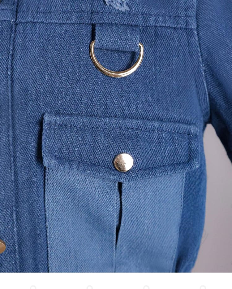 Flashpoint衣装コートのフラップポケットと金具装飾のアップ