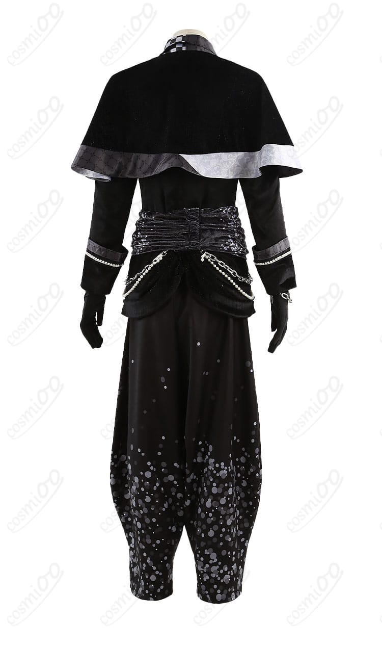 百 10周年衣装の背面。マントの丈感と背中のシルエット、装飾の配置を確認。