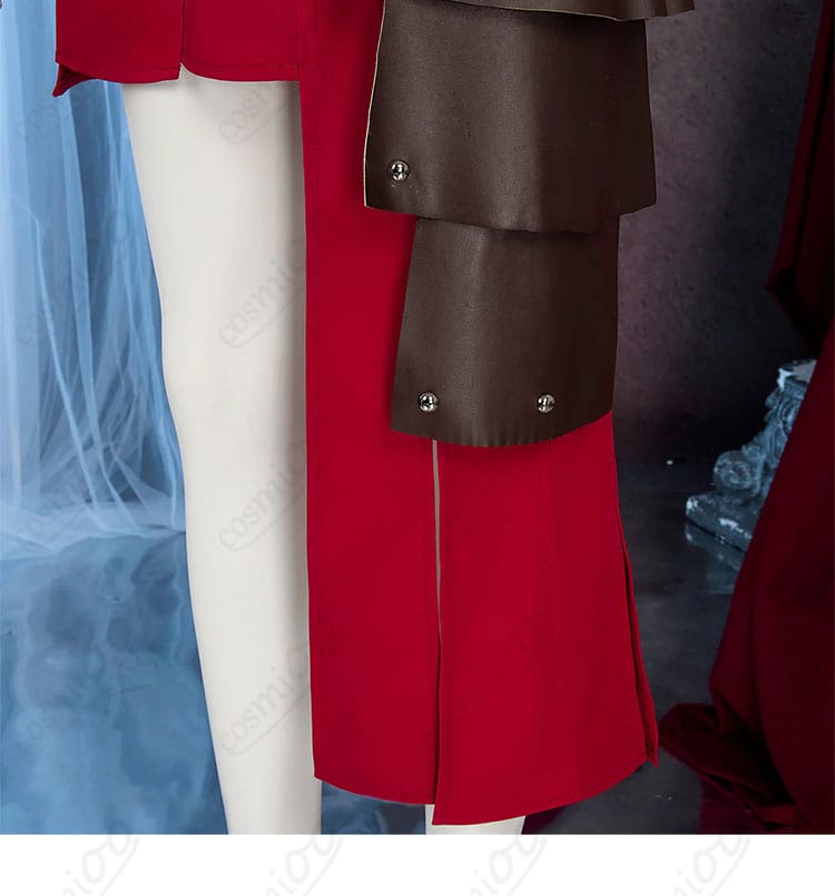 スカート裾の装飾と動きによるドレープ感