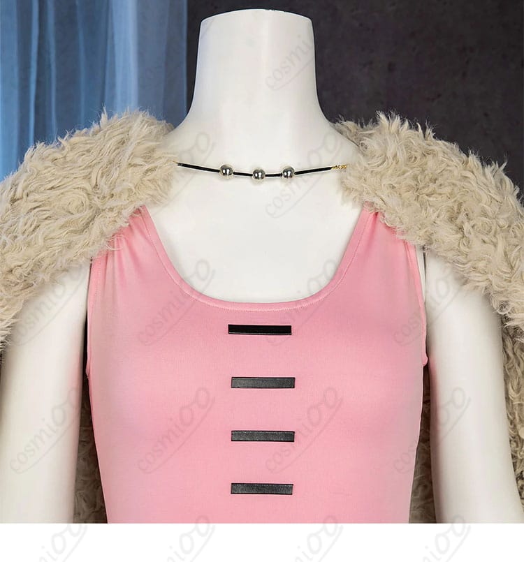 トップスの襟元装飾と縫製ディテールのクローズアップ