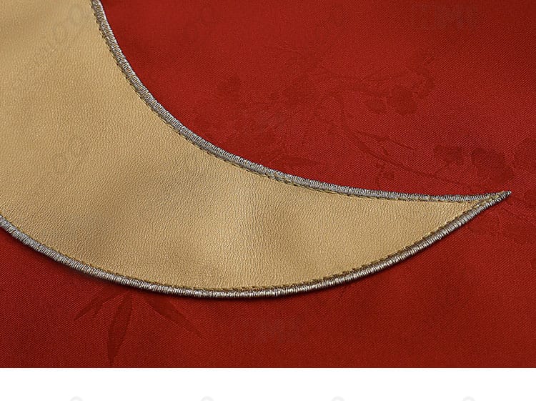 衣襟と前身頃の装飾配置・配色バランスのディテール