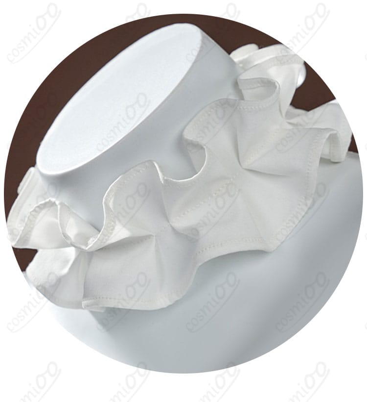 首飾りディテールの接写（装飾パーツと留め具の質感）