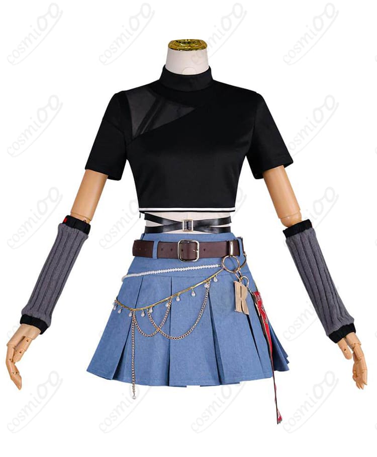 トップスとショートスカートの生地感と縫製ディテール