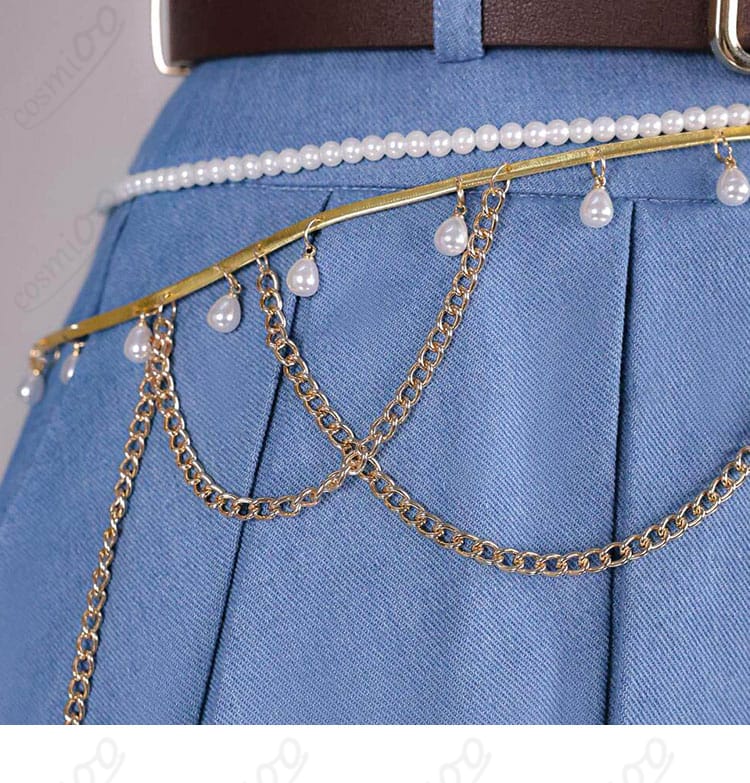 腰回りチェーンとメタリック装飾のディテール