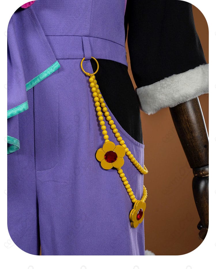 ウエスト周りの装飾レイアウトと留め具のアップ