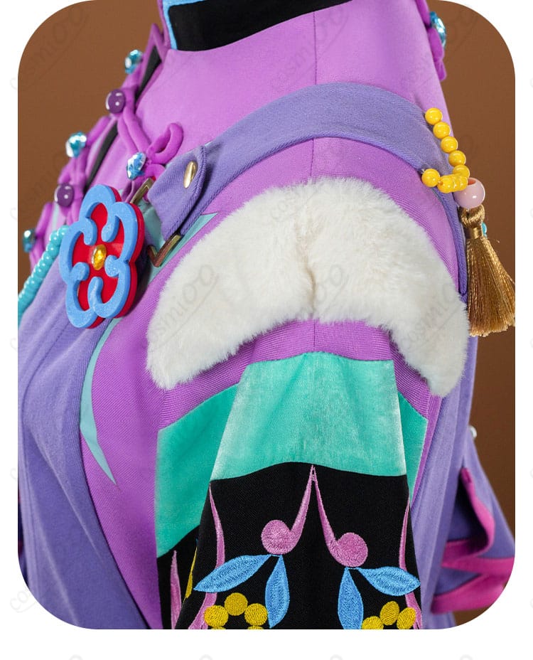 肩口の装飾金具とステッチワークのディテール