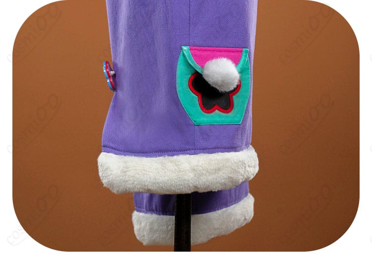 パンツ部の装飾パネルとステッチの質感