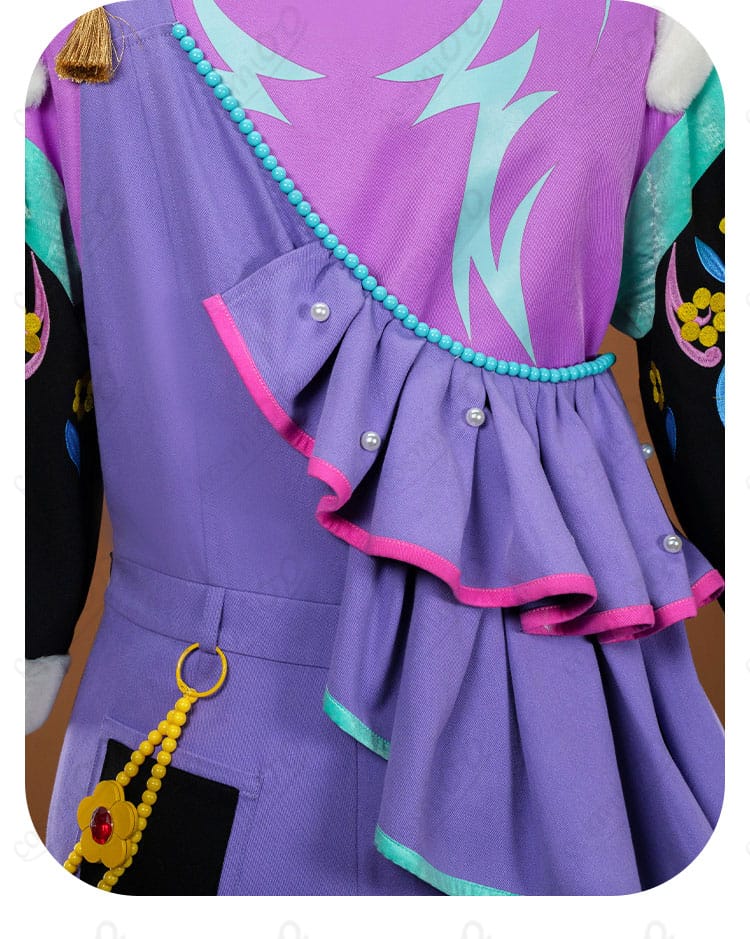 背面の装飾配置とホールド感が分かるディテール