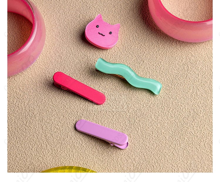 ヘアピン・髪飾りの質感と色味の近接写真