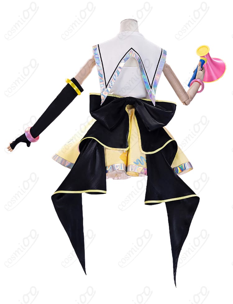 背面装飾の配置と縫製ディテール、蝶結びの形状