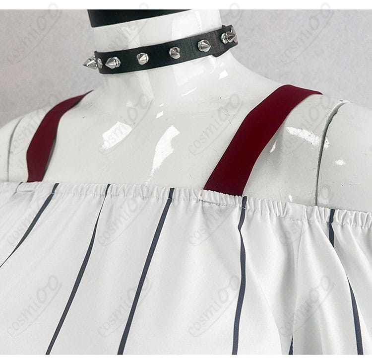 衣襟とフロント装飾の近接ディテール