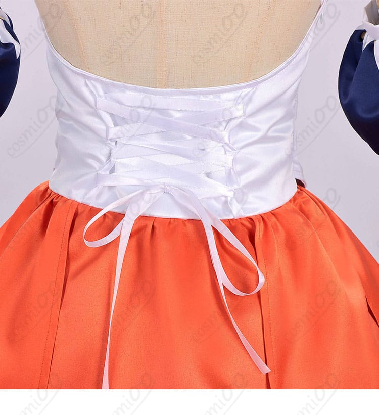 背面装飾ディテール（ファスナー付近とトリム）