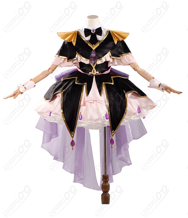 ファンタジードレス正面全体。ケープとつけ襟、蝶ネクタイの配置が分かる写真