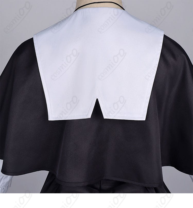 ケープの装飾と縁取りデザインのディテール写真